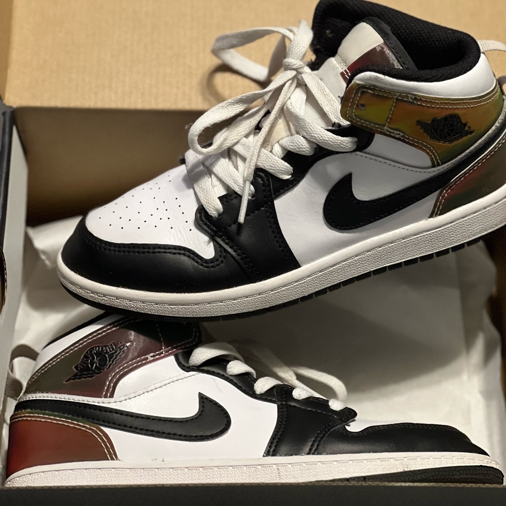 Jordan 1 Mid Heat Reactive Size 3Y